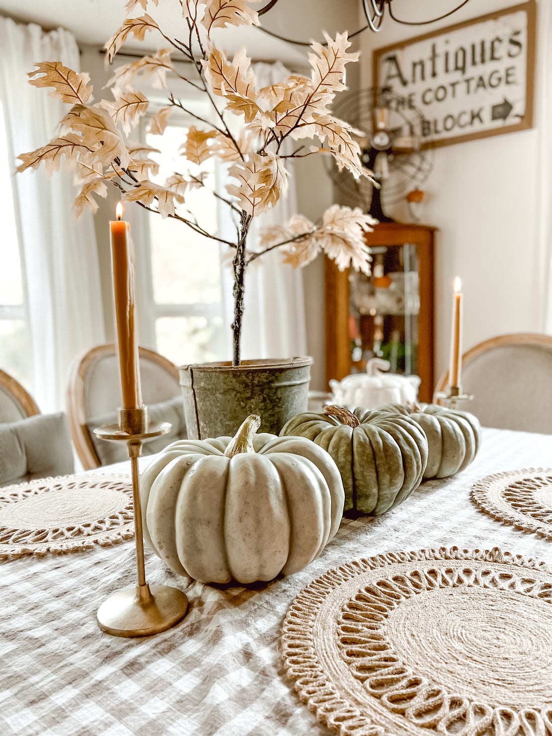 Simple Pumpkin Dining Table Centerpiece
